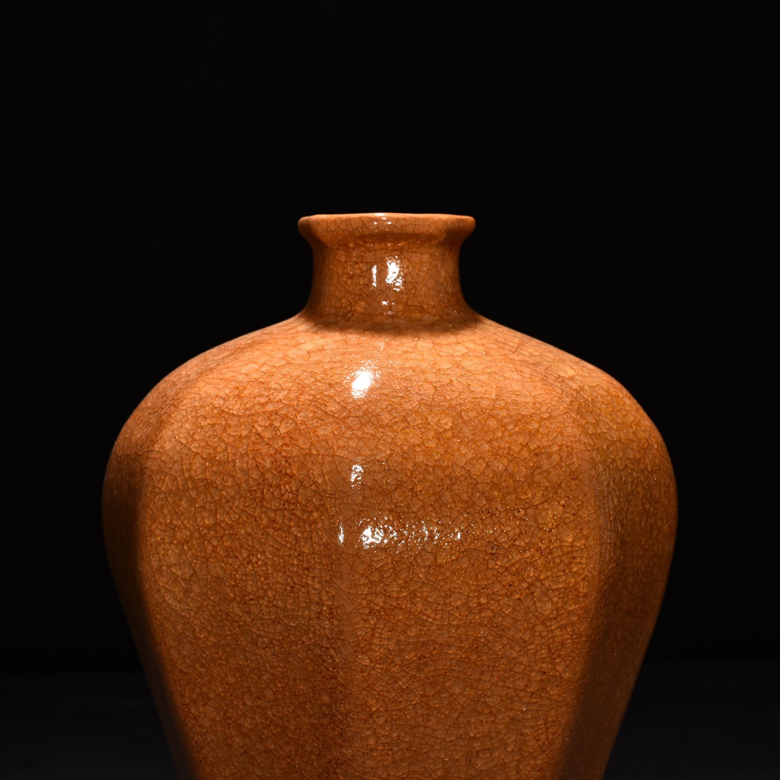 Song Dynasty official kiln beige glaze ice cracked octagonal plum vase