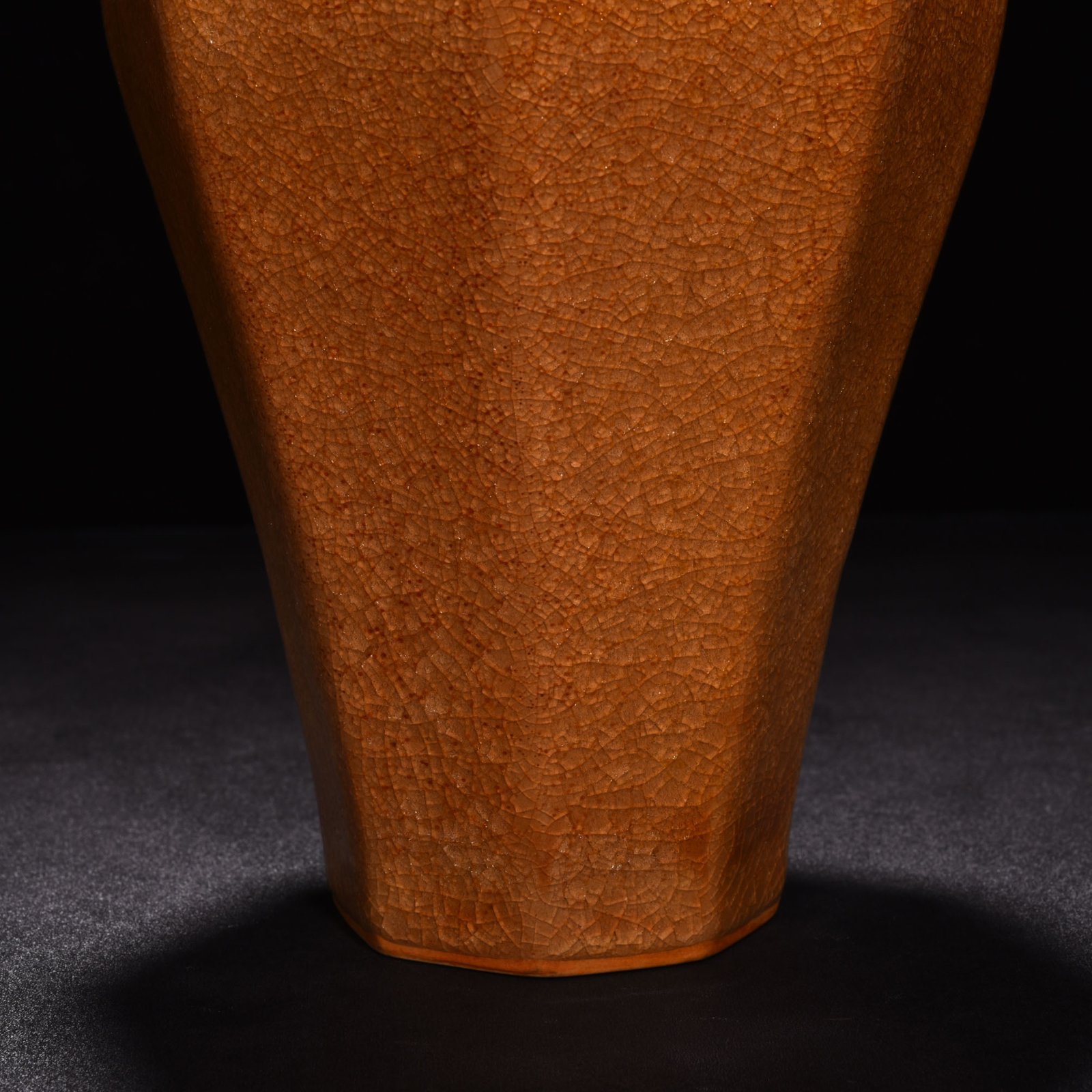 Song Dynasty official kiln beige glaze ice cracked octagonal plum vase
