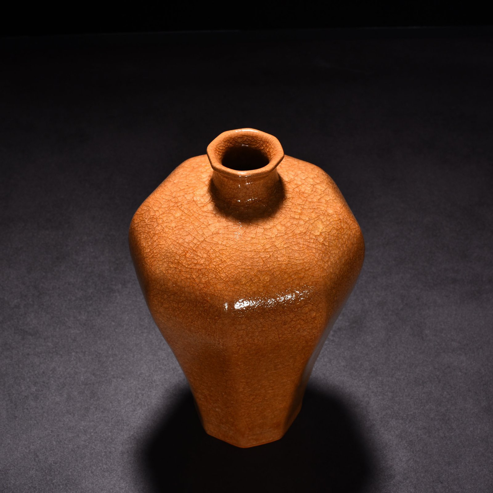 Song Dynasty official kiln beige glaze ice cracked octagonal plum vase