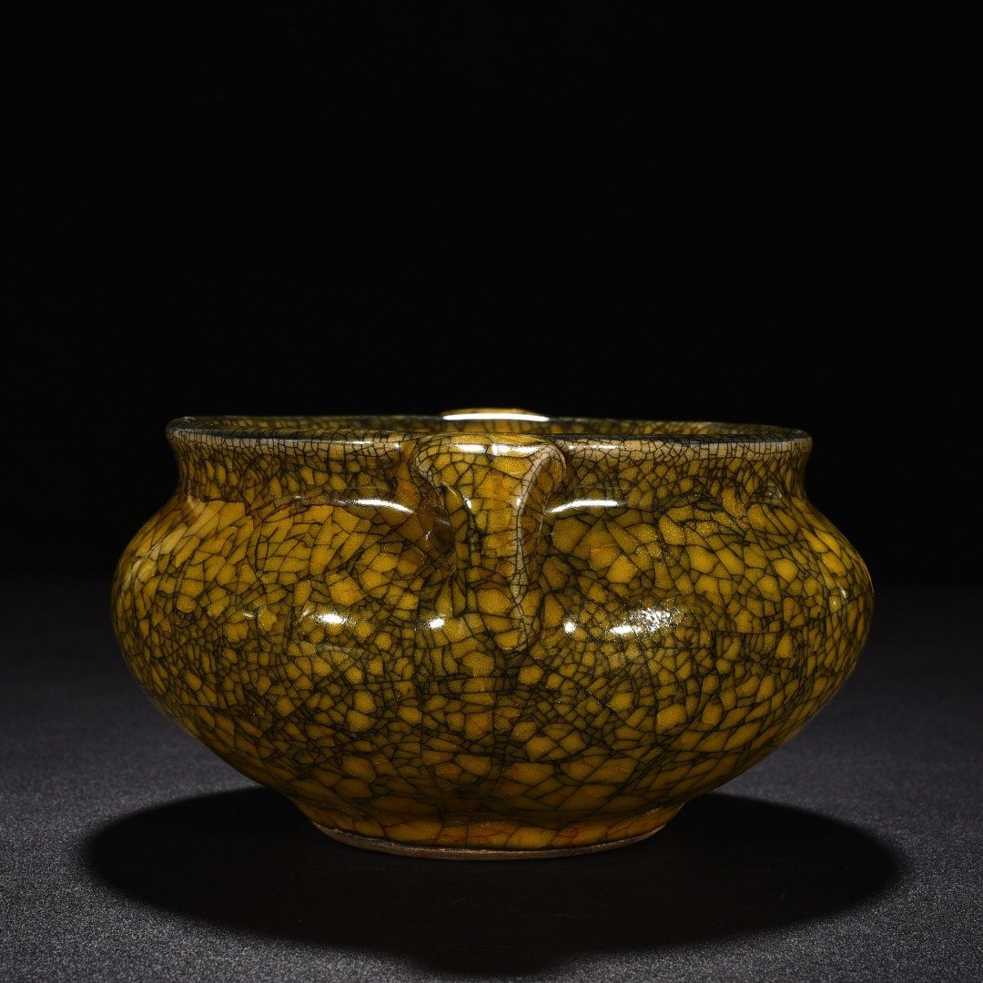 Song Dynasty official kiln beige glaze ice-cracked double-series jar