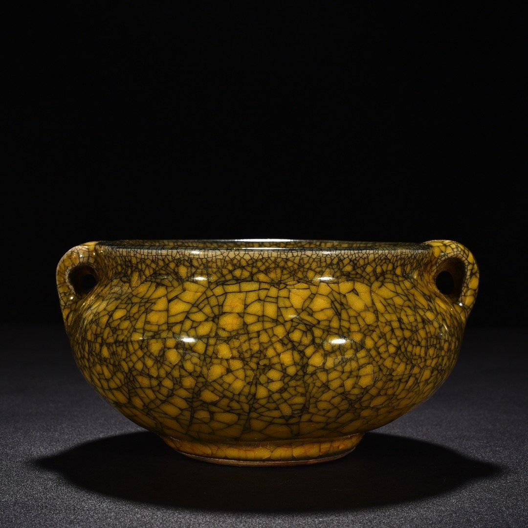 Song Dynasty official kiln beige glaze ice-cracked double-series jar