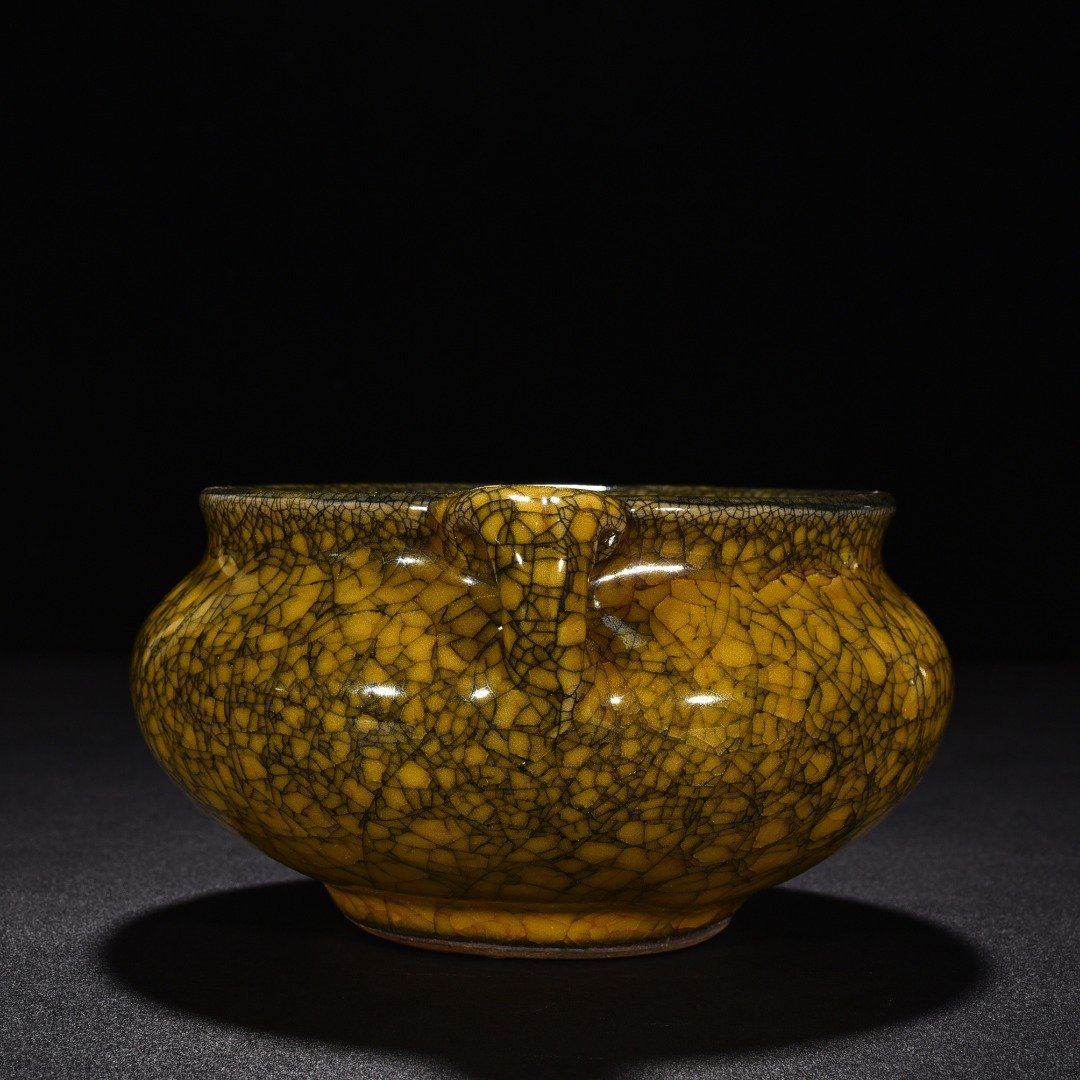 Song Dynasty official kiln beige glaze ice-cracked double-series jar