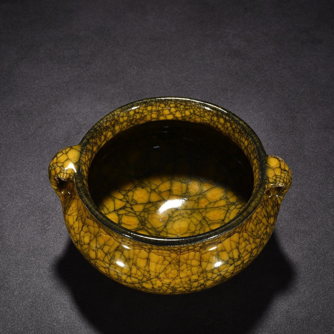Song Dynasty official kiln beige glaze ice-cracked double-series jar