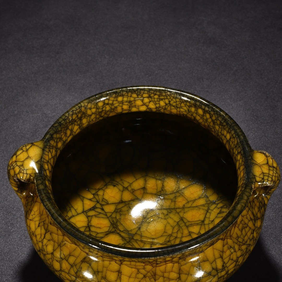 Song Dynasty official kiln beige glaze ice-cracked double-series jar
