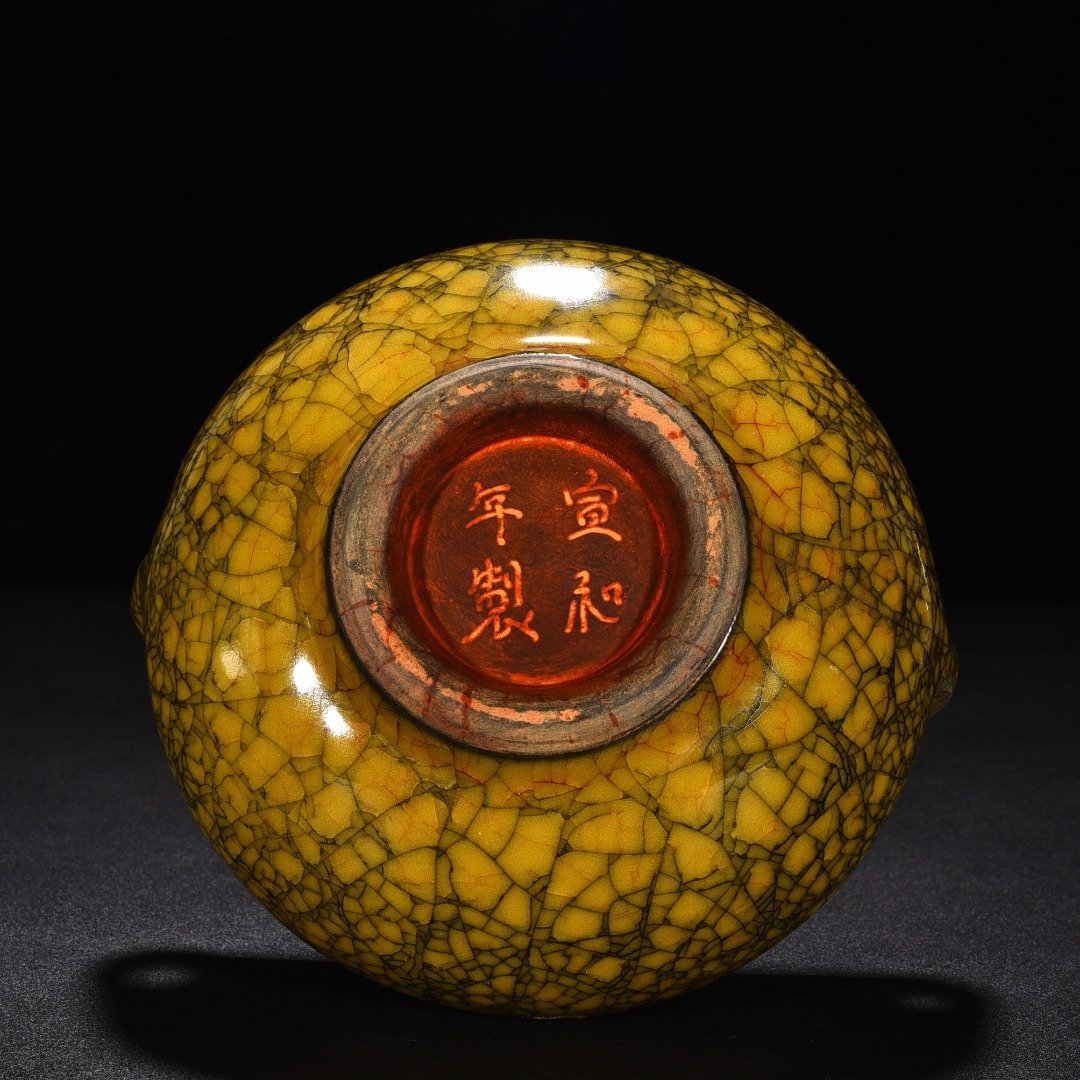 Song Dynasty official kiln beige glaze ice-cracked double-series jar