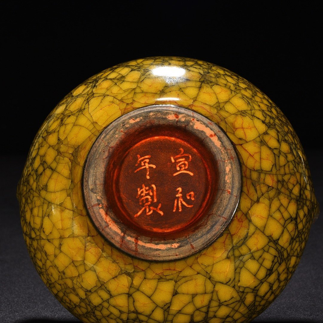 Song Dynasty official kiln beige glaze ice-cracked double-series jar
