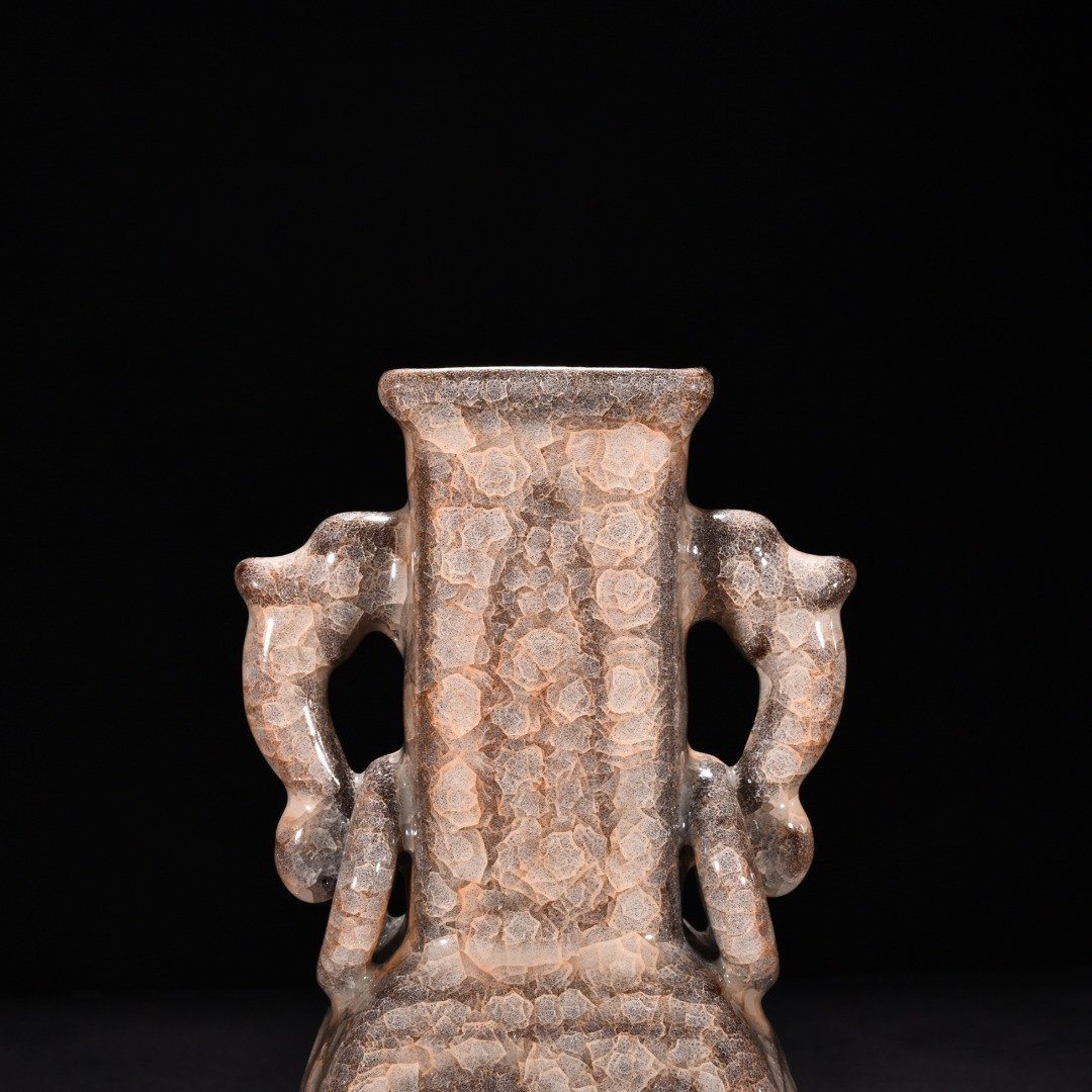 Song Dynasty official kiln beige glaze ice cracked double-eared square vase