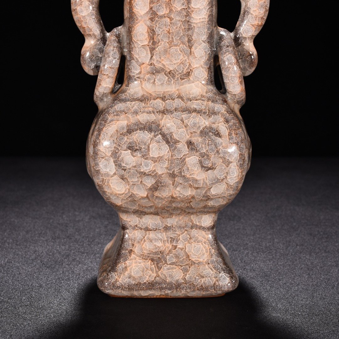 Song Dynasty official kiln beige glaze ice cracked double-eared square vase