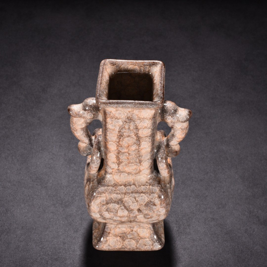 Song Dynasty official kiln beige glaze ice cracked double-eared square vase