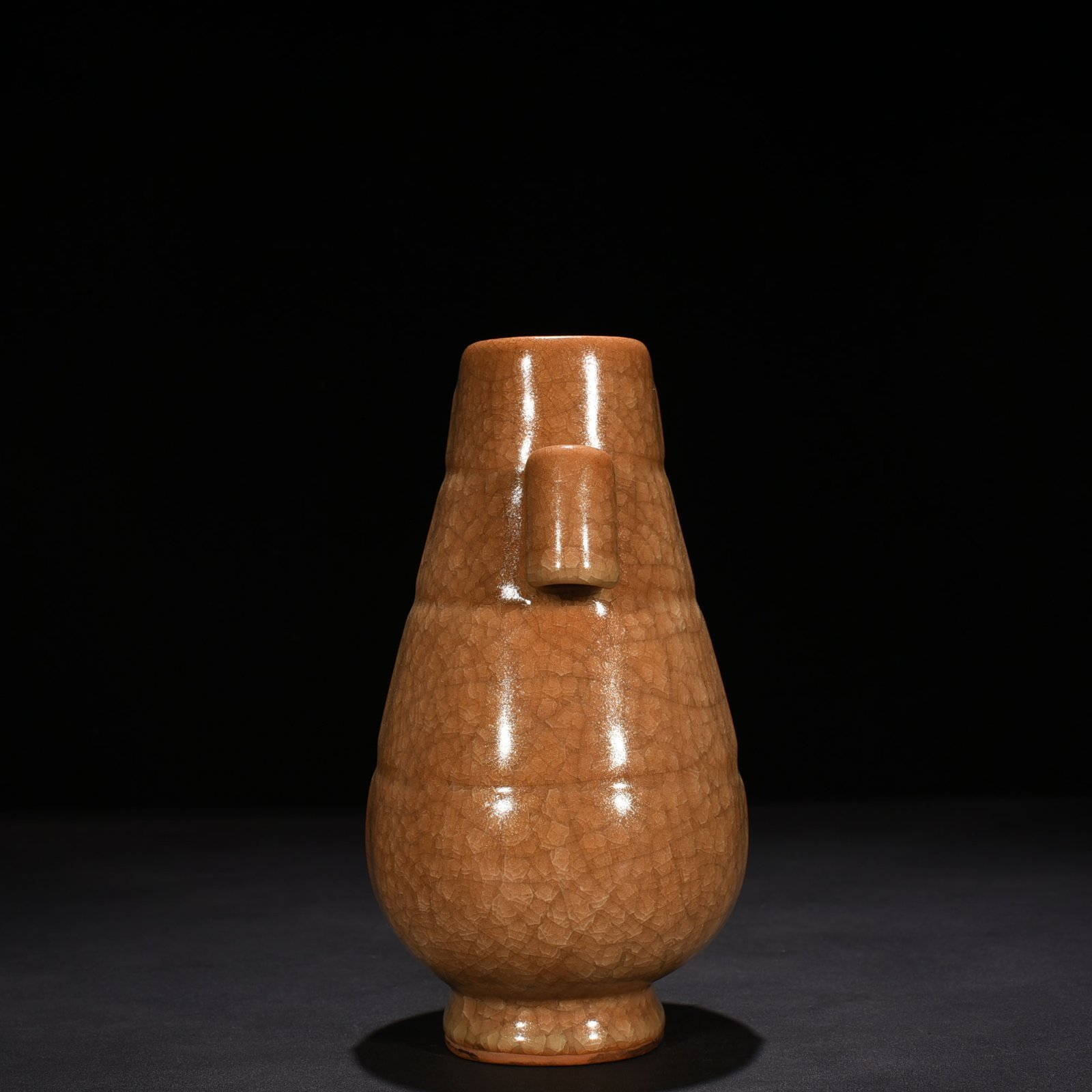 Song Dynasty official kiln beige glaze ice crackle dazzling pattern through-ear bottle