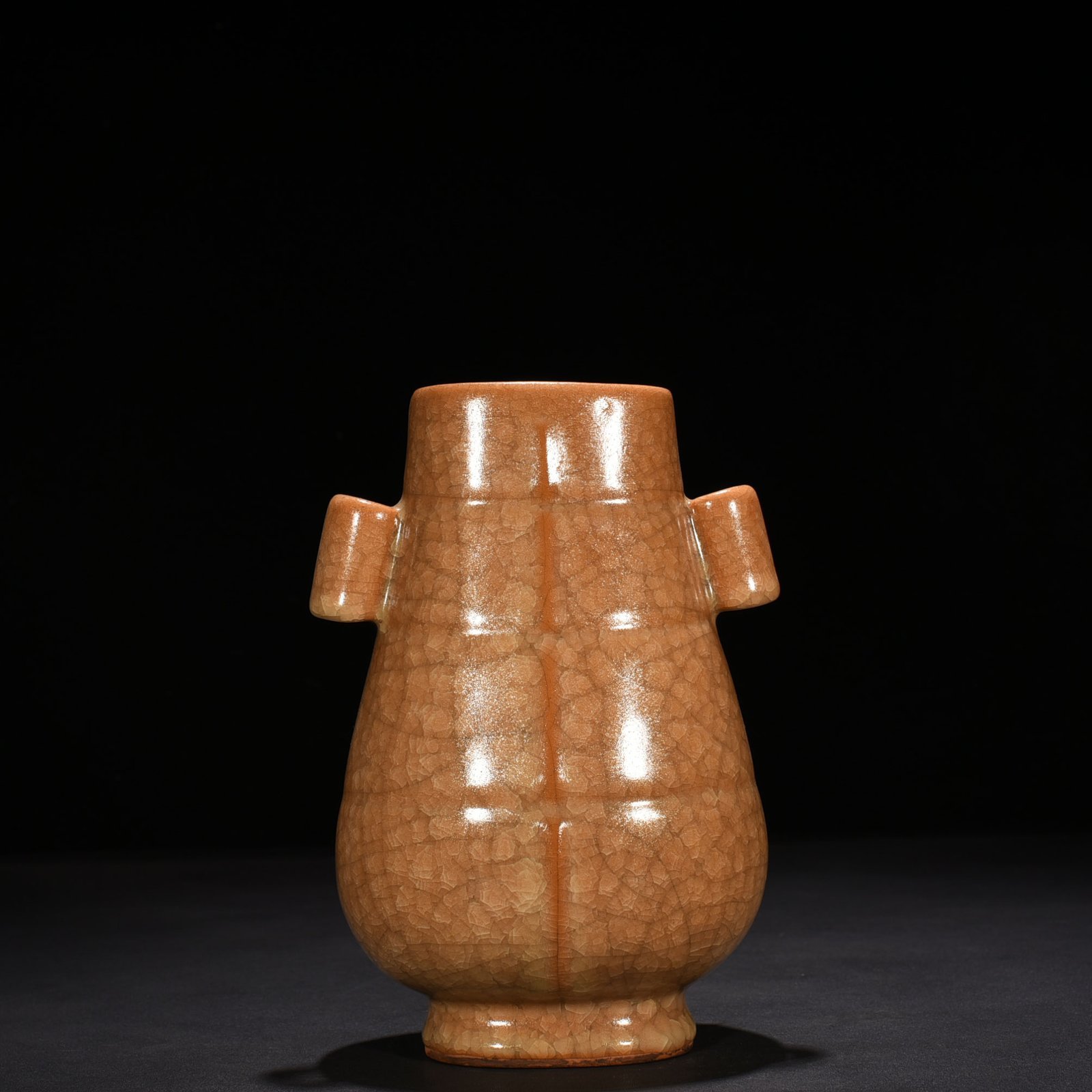 Song Dynasty official kiln beige glaze ice crackle dazzling pattern through-ear bottle