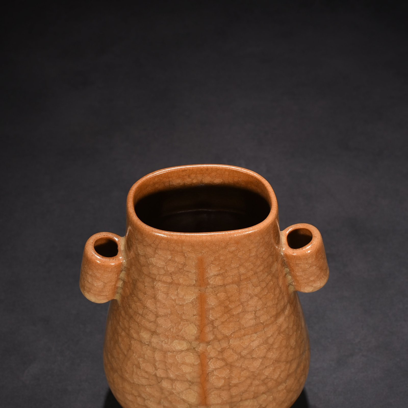 Song Dynasty official kiln beige glaze ice crackle dazzling pattern through-ear bottle