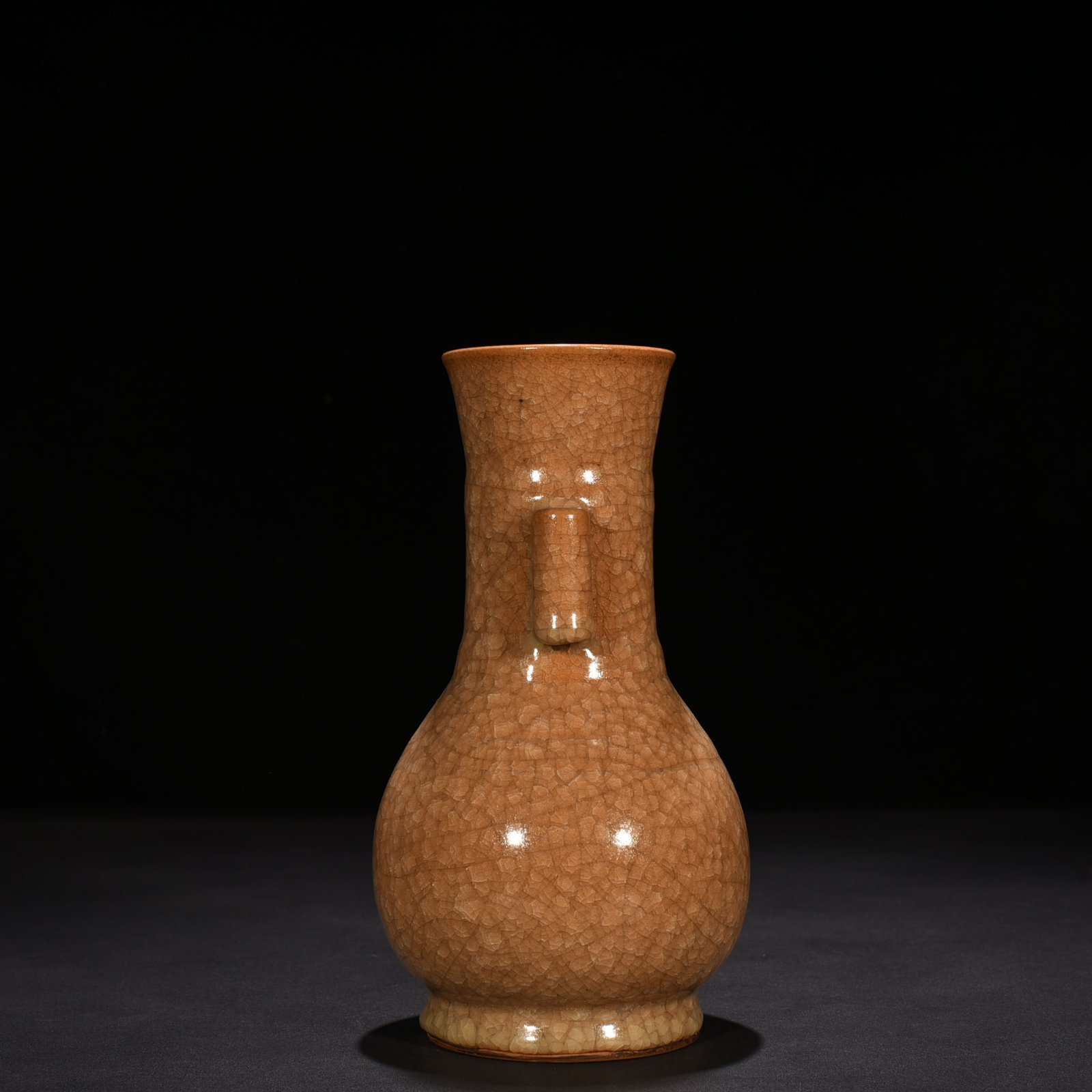 Song Dynasty official kiln beige glaze ice cracked through-ear vase