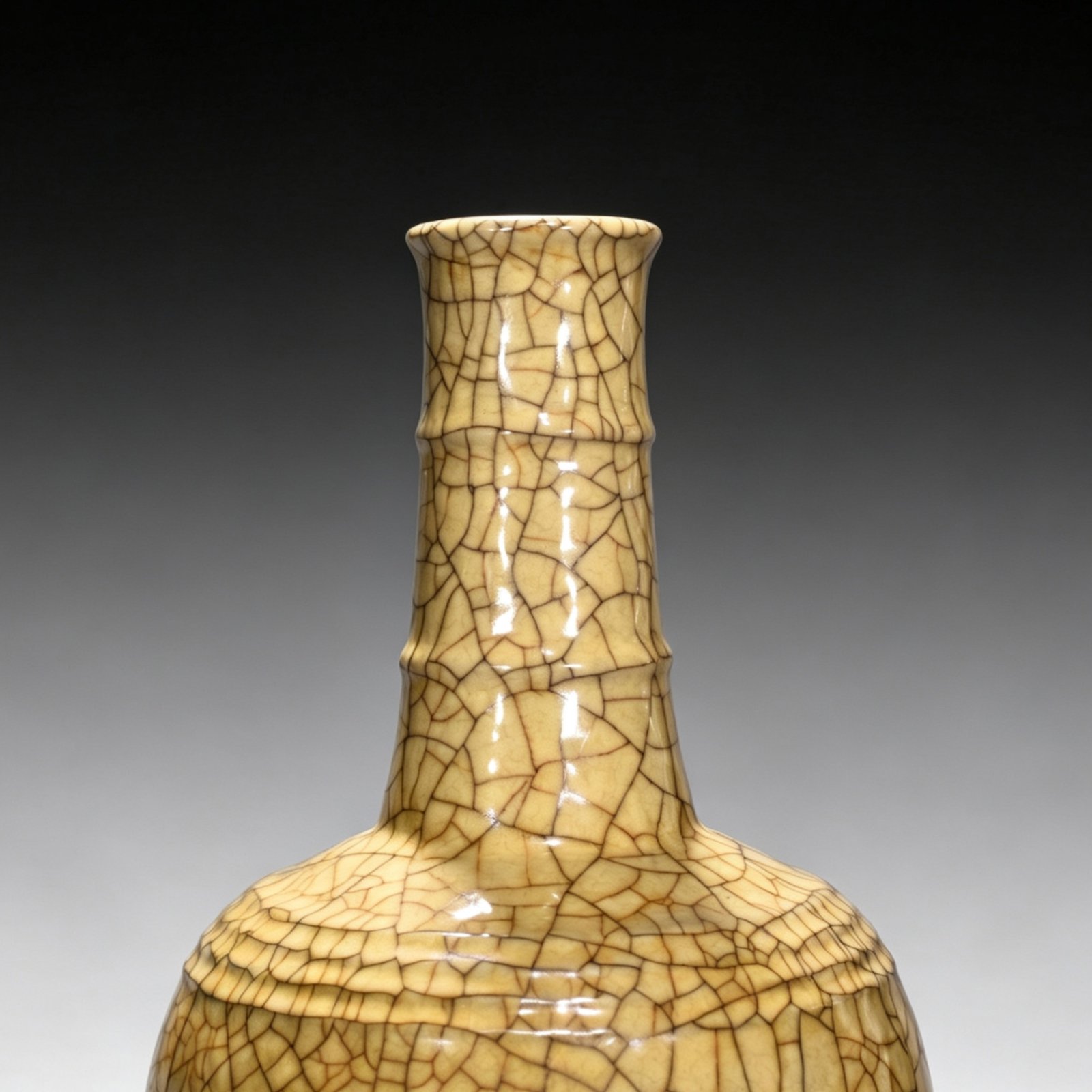 Song Dynasty official kiln beige glaze dazzling pattern vase