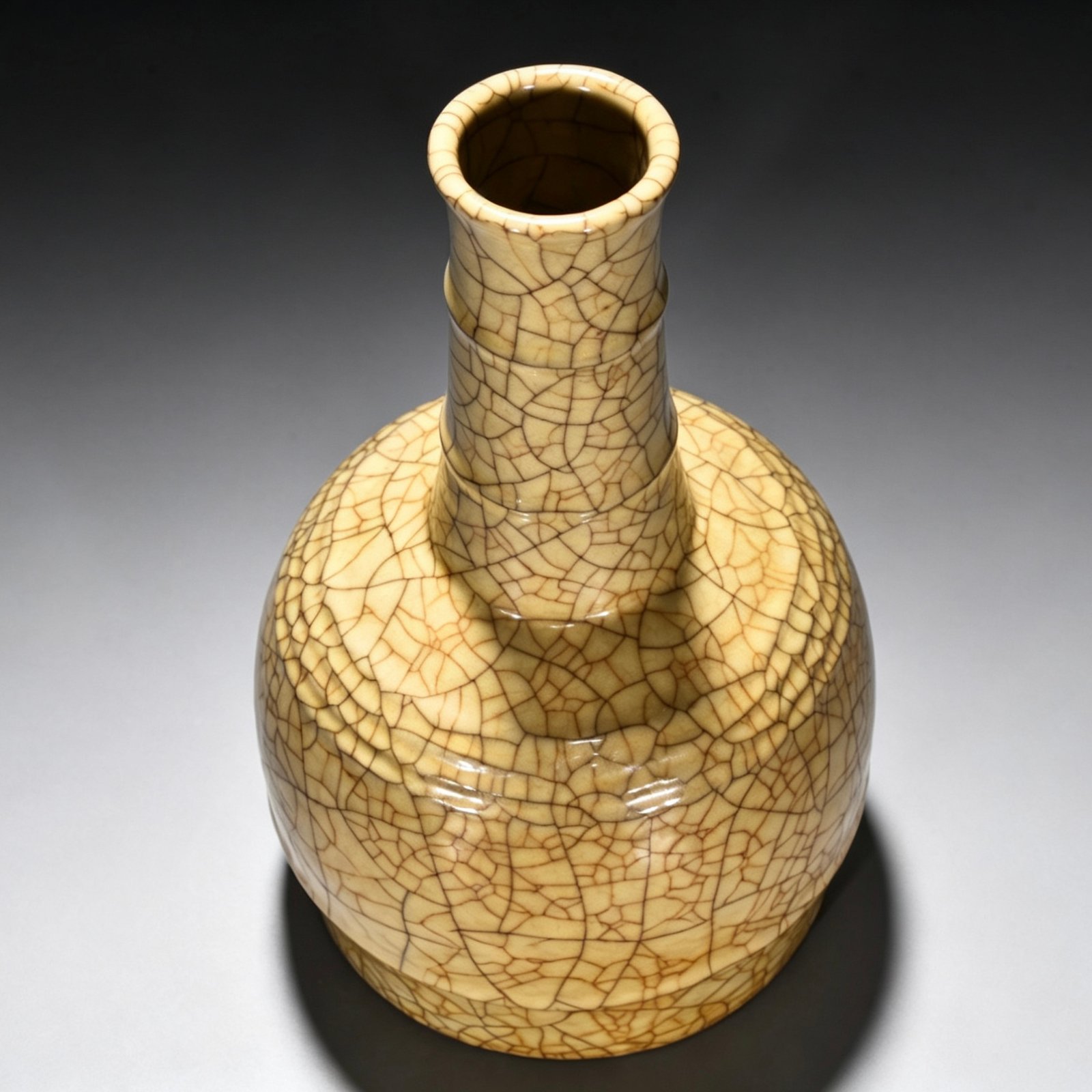 Song Dynasty official kiln beige glaze dazzling pattern vase