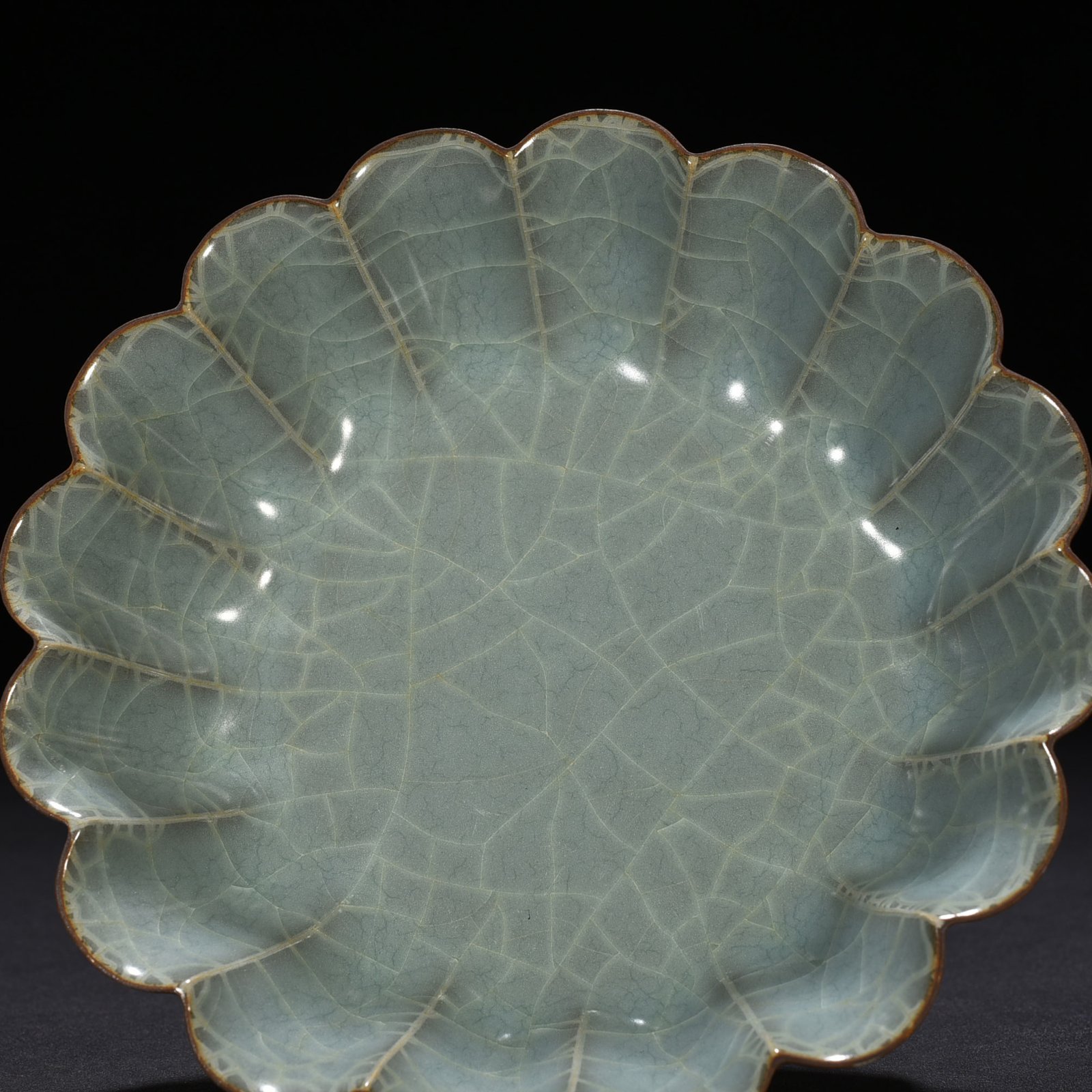 Song Dynasty official kiln pink and green chrysanthemum petal wash