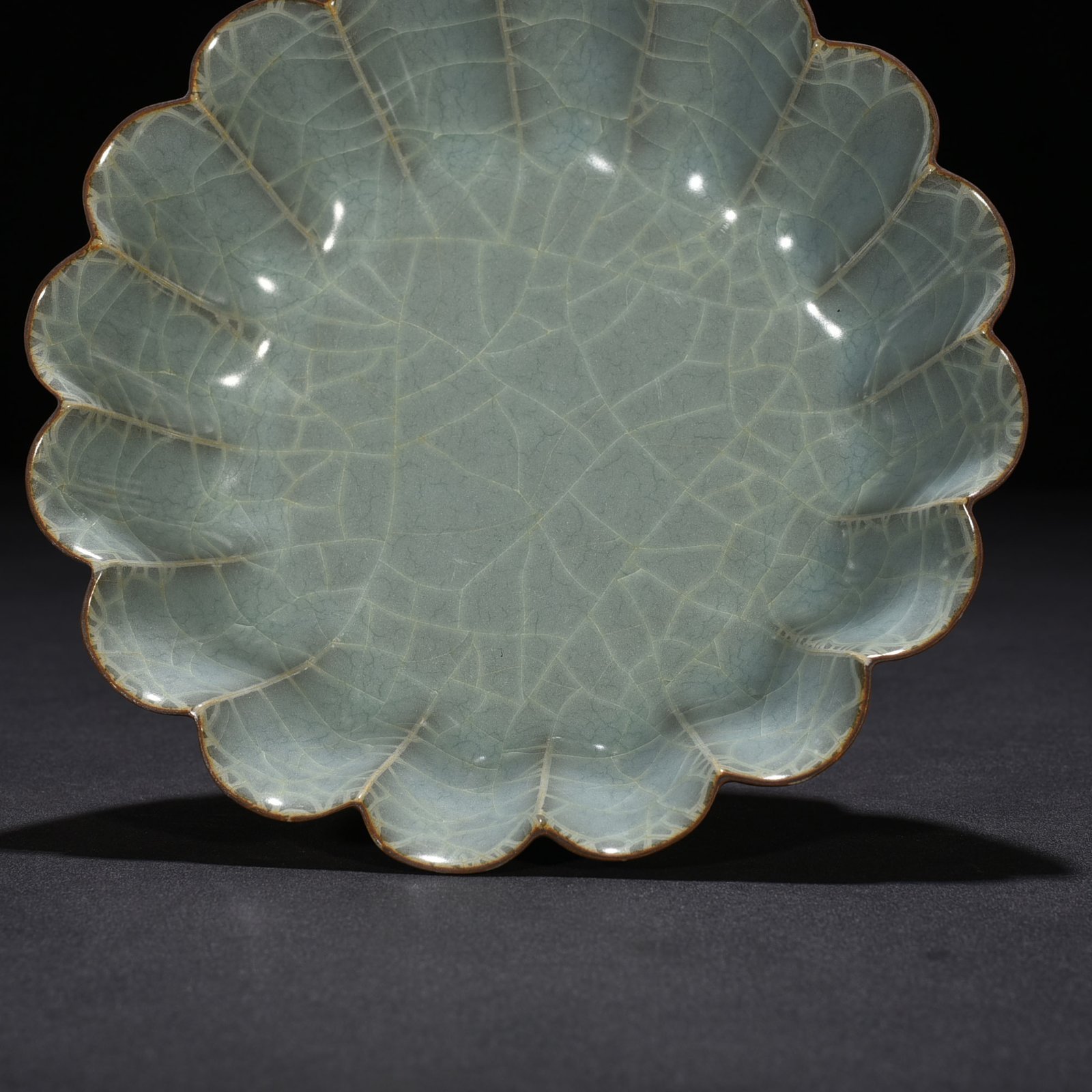 Song Dynasty official kiln pink and green chrysanthemum petal wash