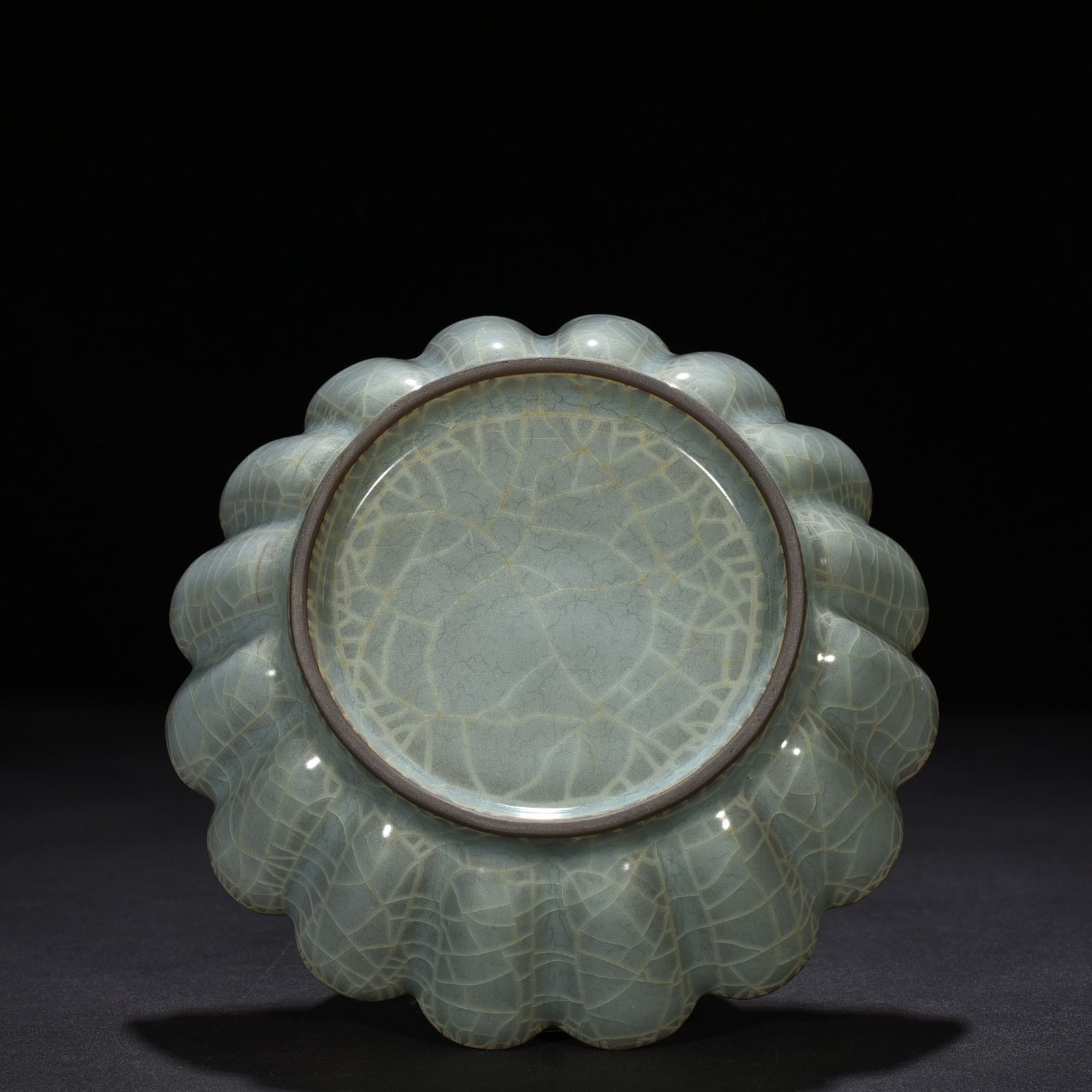 Song Dynasty official kiln pink and green chrysanthemum petal wash