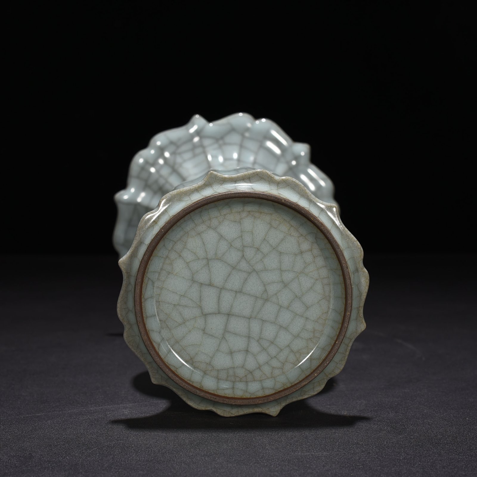 Song Dynasty Guanyao flower goblet