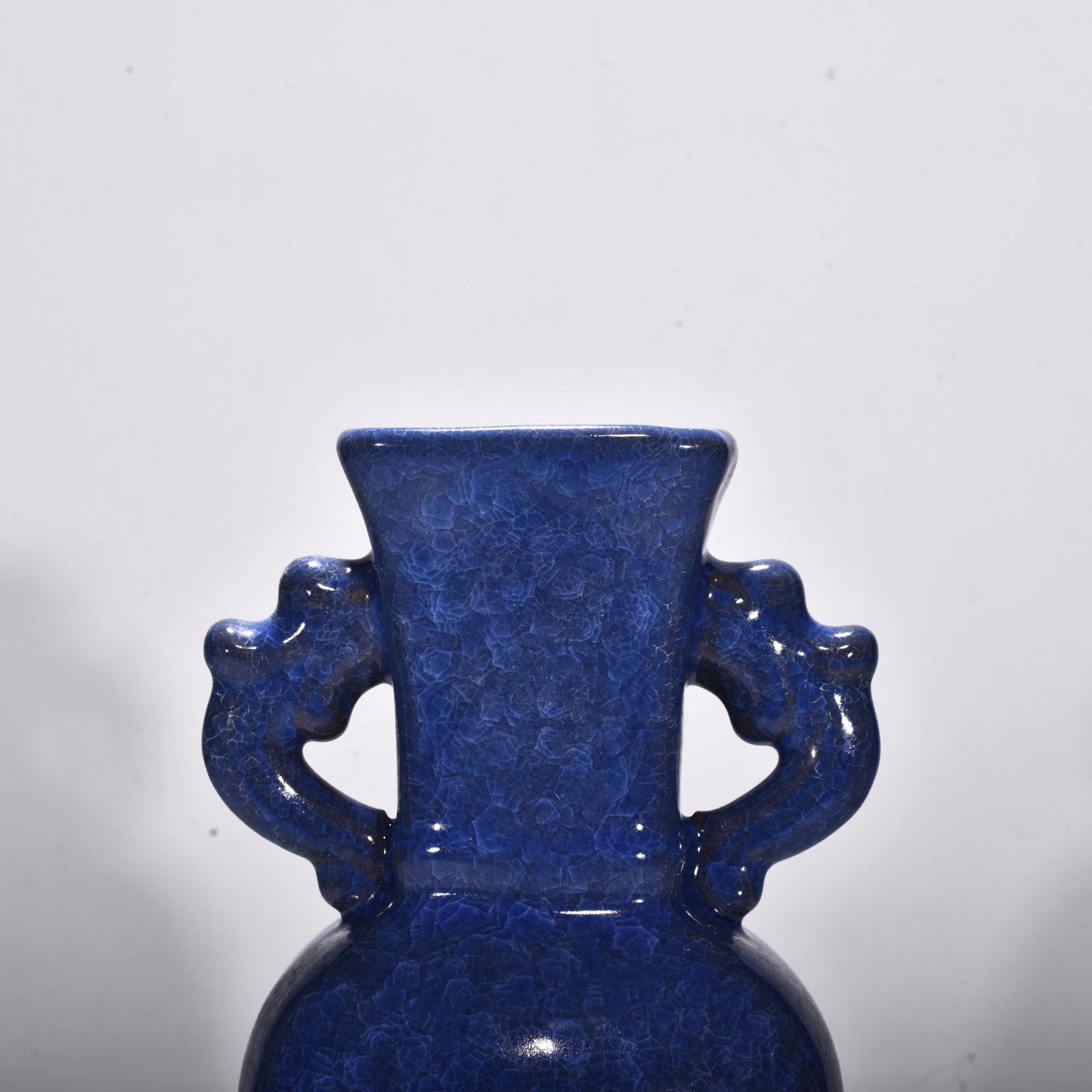 Song Dynasty official kiln blue glaze ice cracked amphora