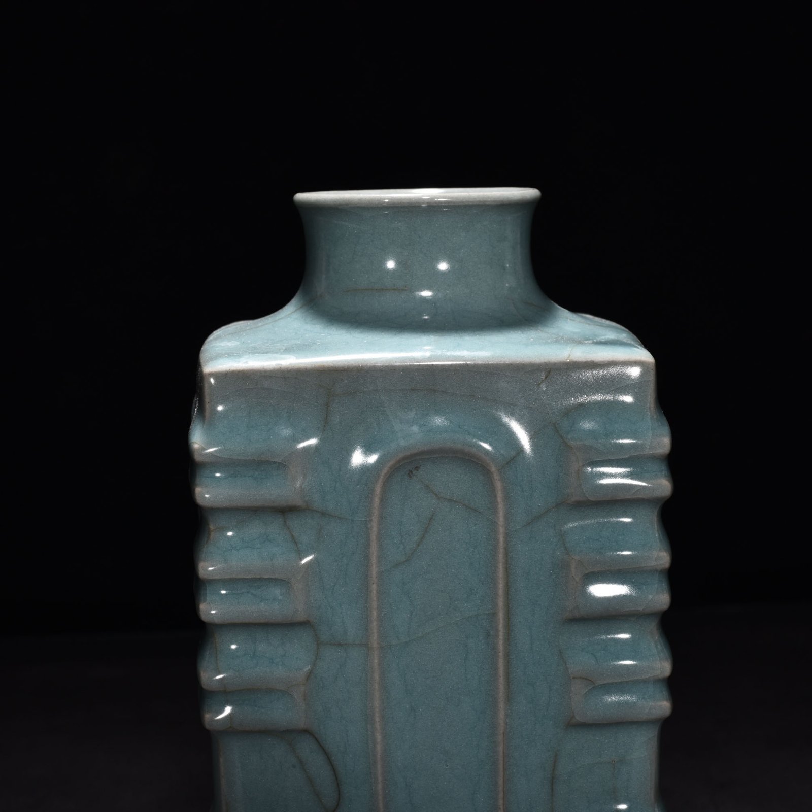 Song Dynasty official kiln celadon vase with Bagua pattern
