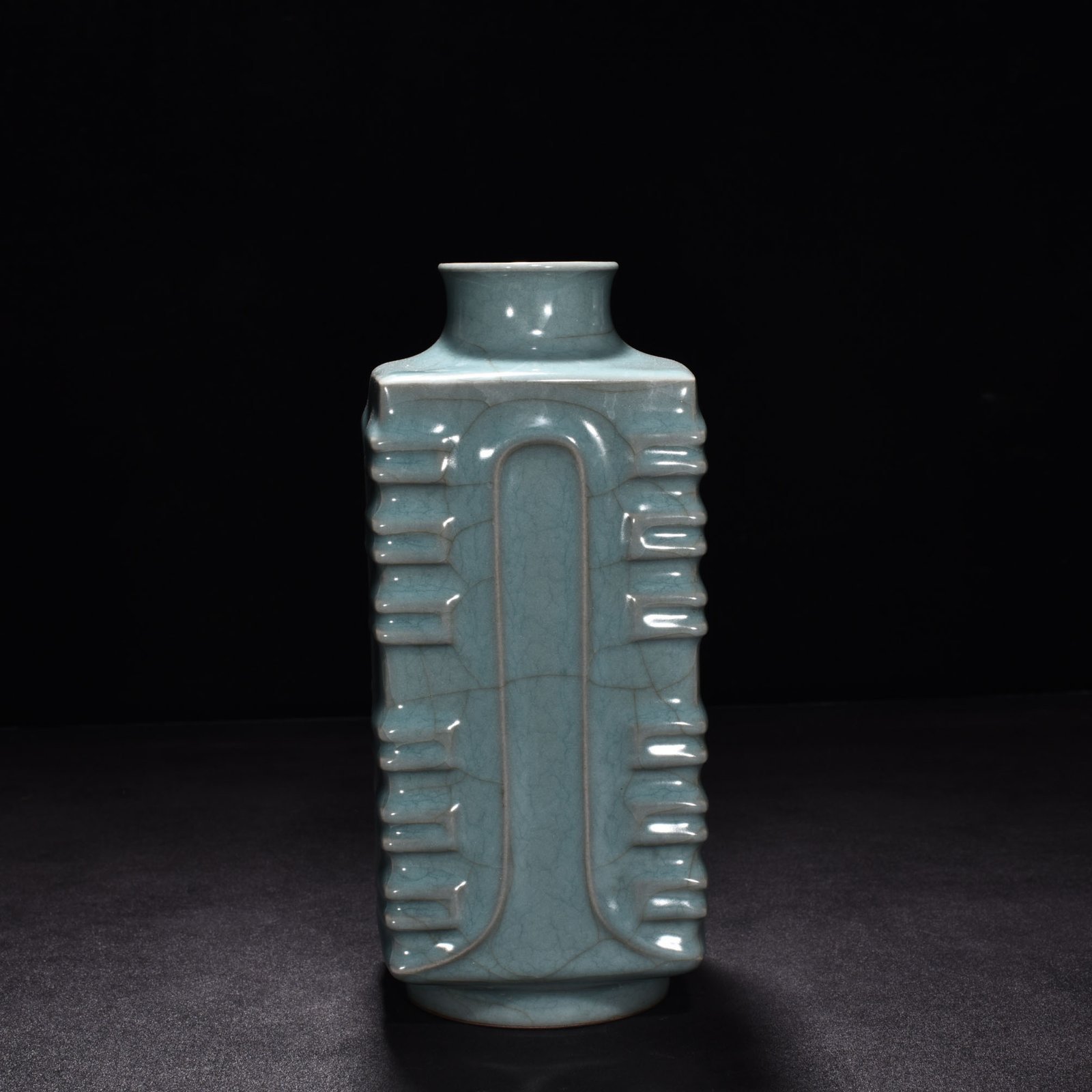 Song Dynasty official kiln celadon vase with Bagua pattern
