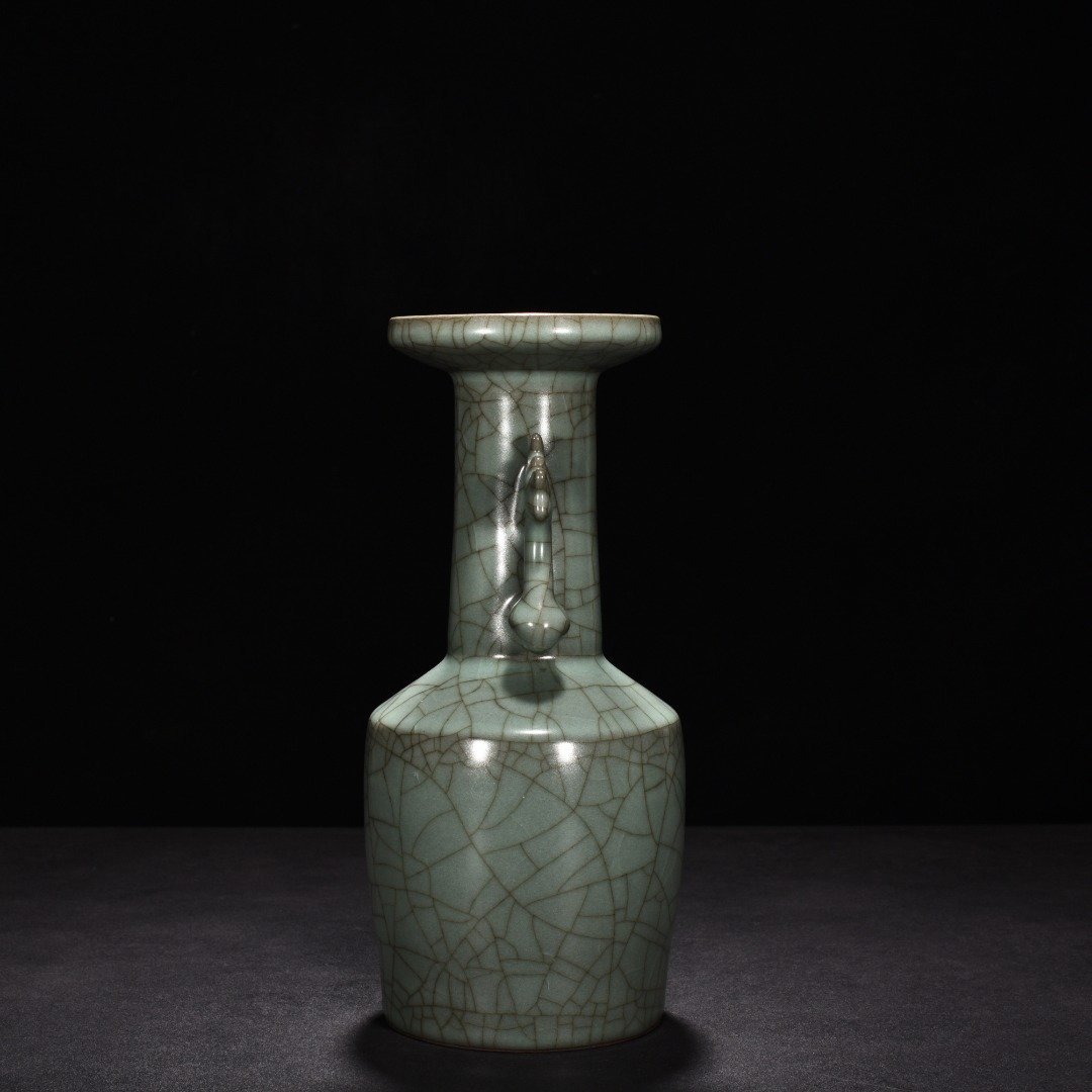 Song Dynasty official kiln celadon phoenix ear plate-mouth vase