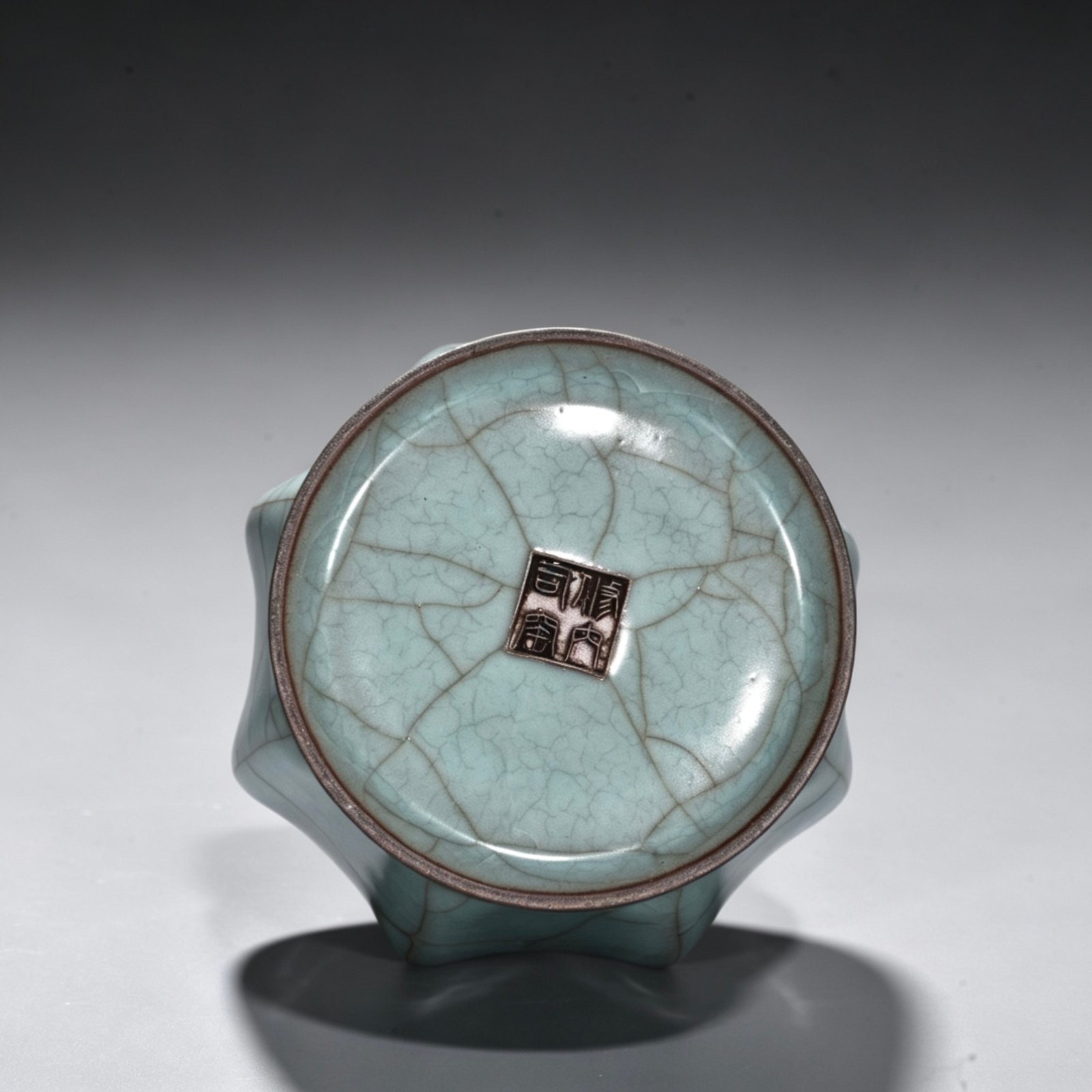 Song Dynasty official kiln celadon scraped edge vase