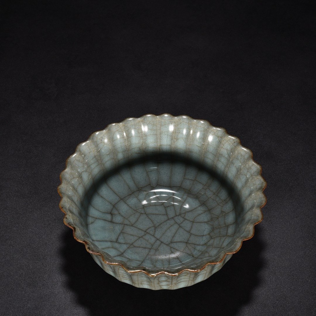 Song Dynasty official kiln celadon scraper bowl