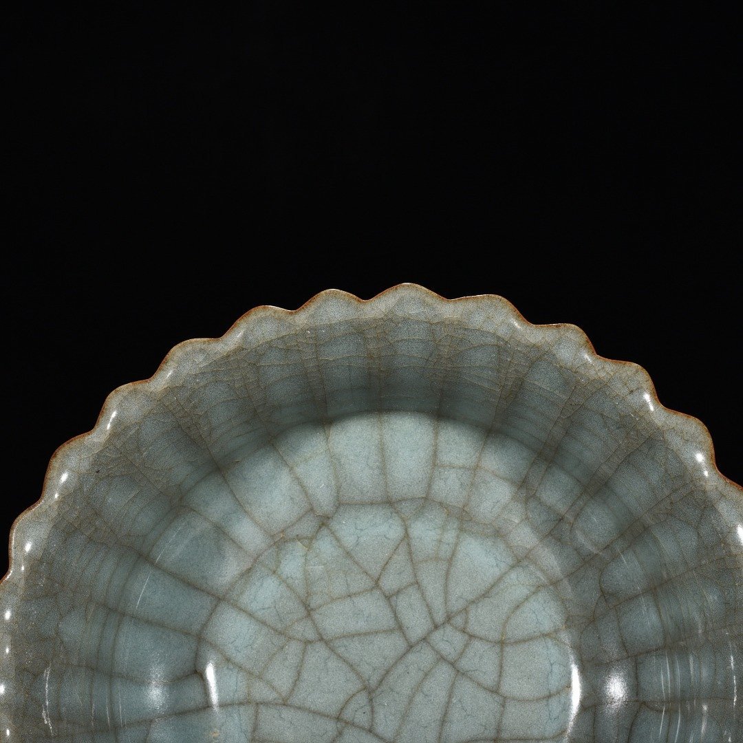Song Dynasty official kiln celadon scraper bowl