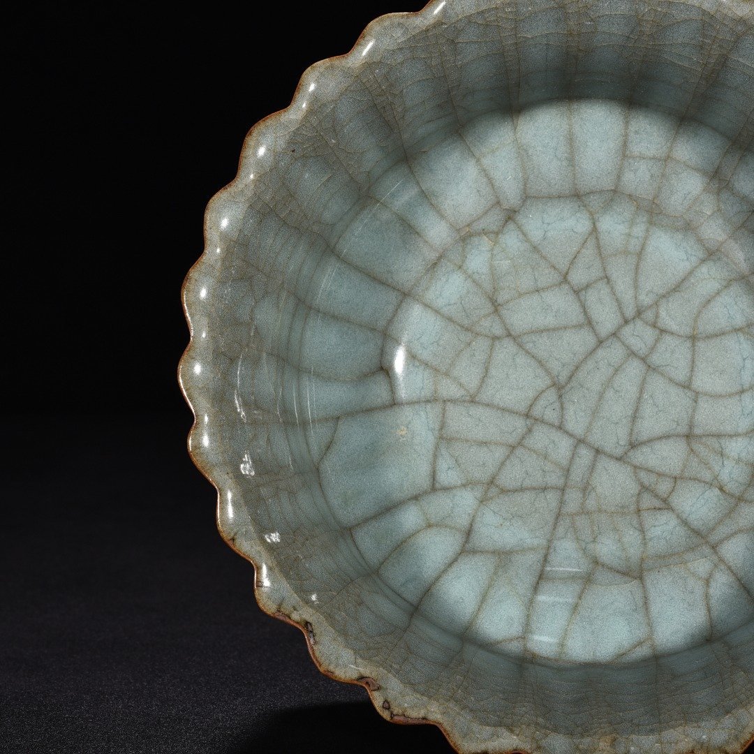 Song Dynasty official kiln celadon scraper bowl
