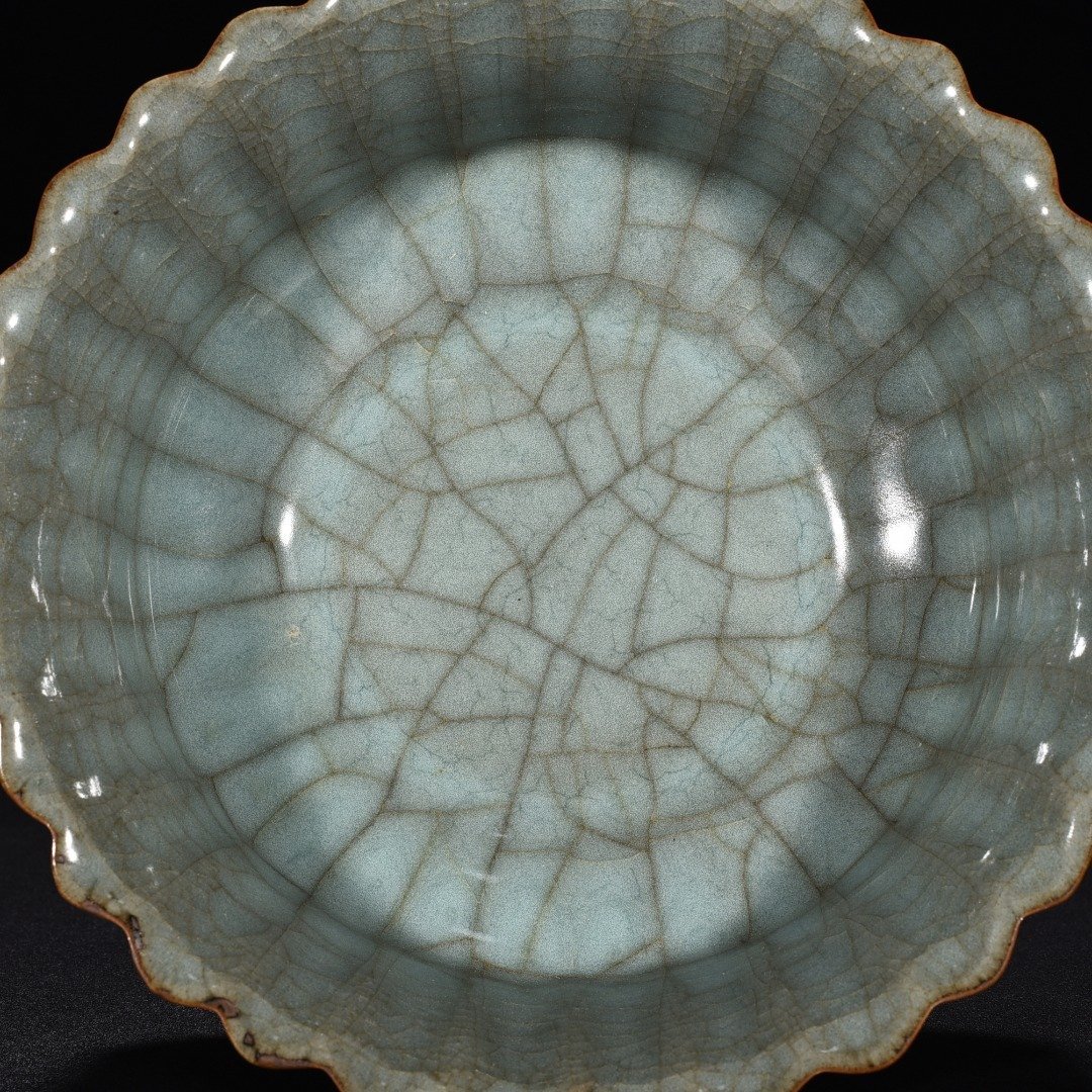 Song Dynasty official kiln celadon scraper bowl