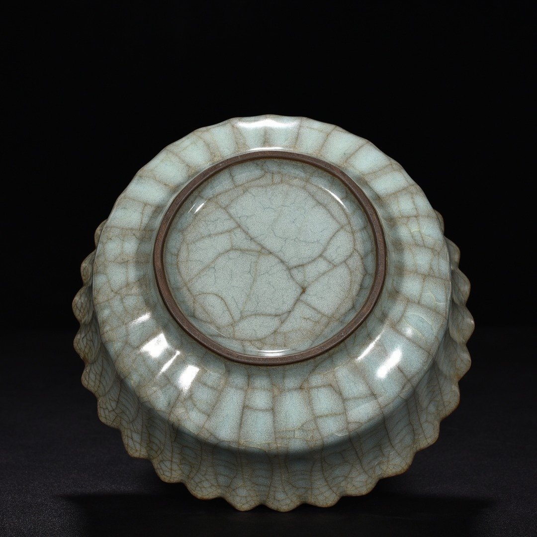Song Dynasty official kiln celadon scraper bowl