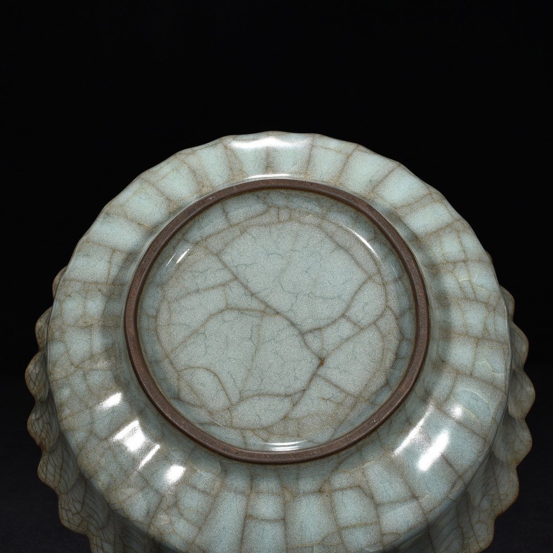 Song Dynasty official kiln celadon scraper bowl