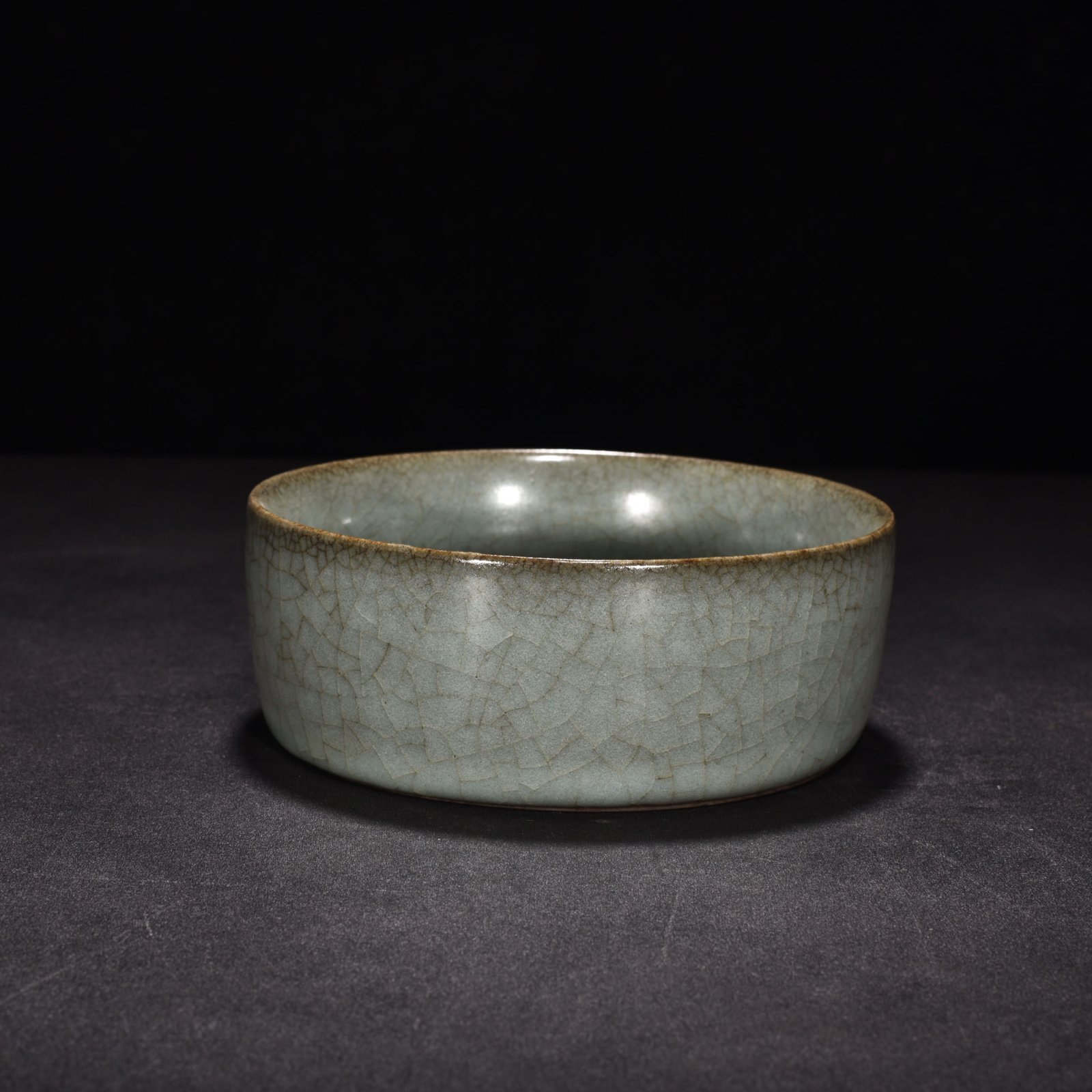 Song Dynasty official kiln celadon round washer