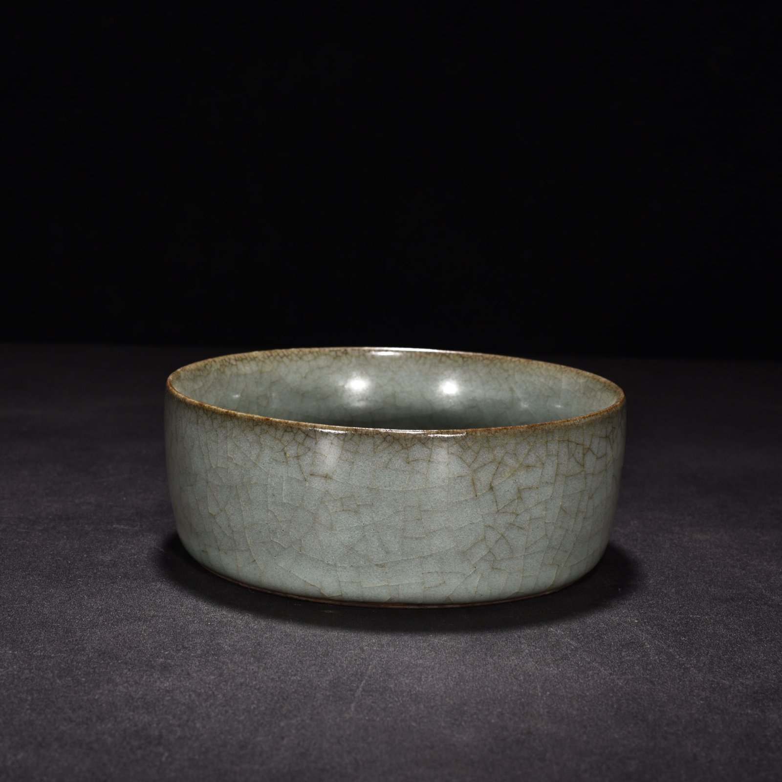 Song Dynasty official kiln celadon round washer
