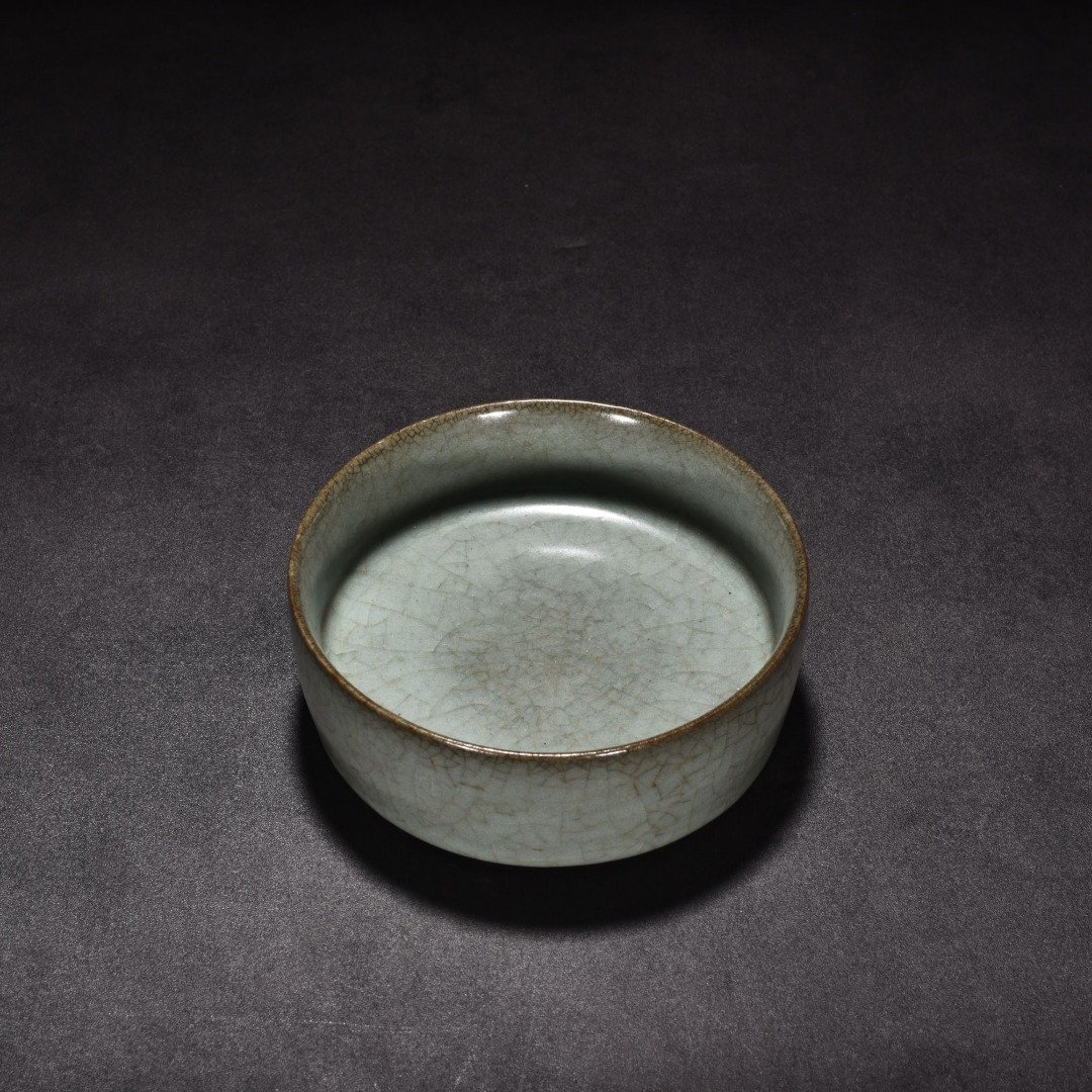 Song Dynasty official kiln celadon round washer