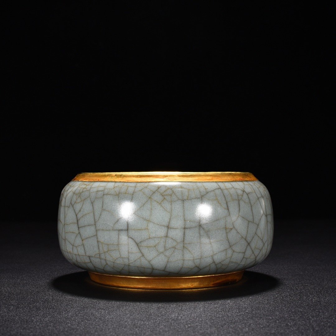 Song Dynasty official kiln celadon round washer
