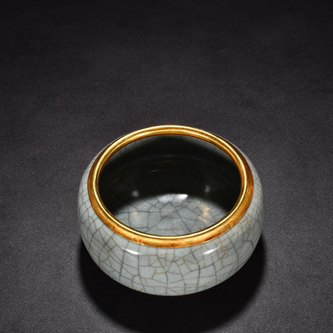 Song Dynasty official kiln celadon round washer