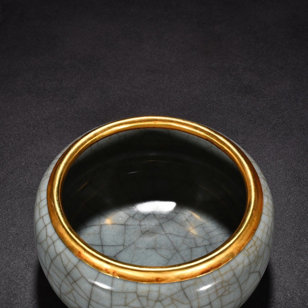Song Dynasty official kiln celadon round washer