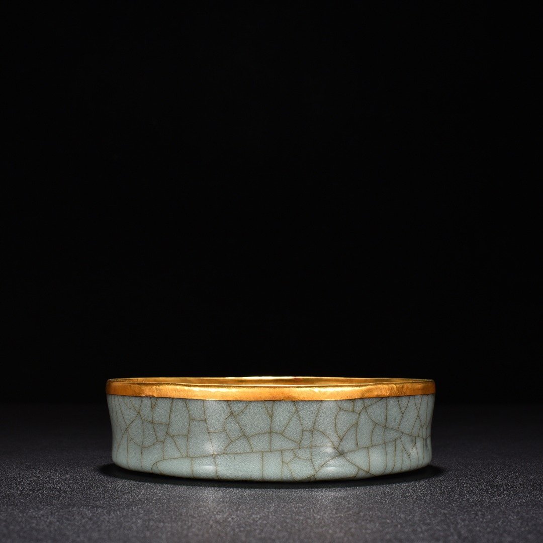 Song Dynasty official kiln celadon round washer and nail firing