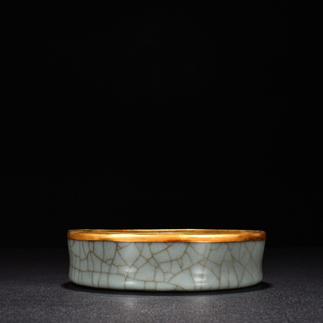 Song Dynasty official kiln celadon round washer and nail firing