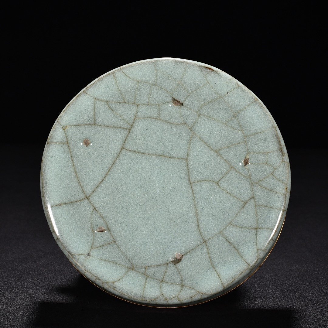 Song Dynasty official kiln celadon round washer and nail firing