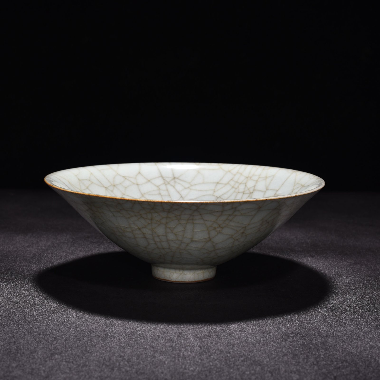 Song Dynasty official kiln celadon bamboo hat bowl