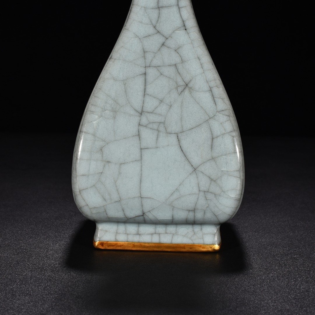Song Dynasty official kiln celadon square jade ewer and spring vase