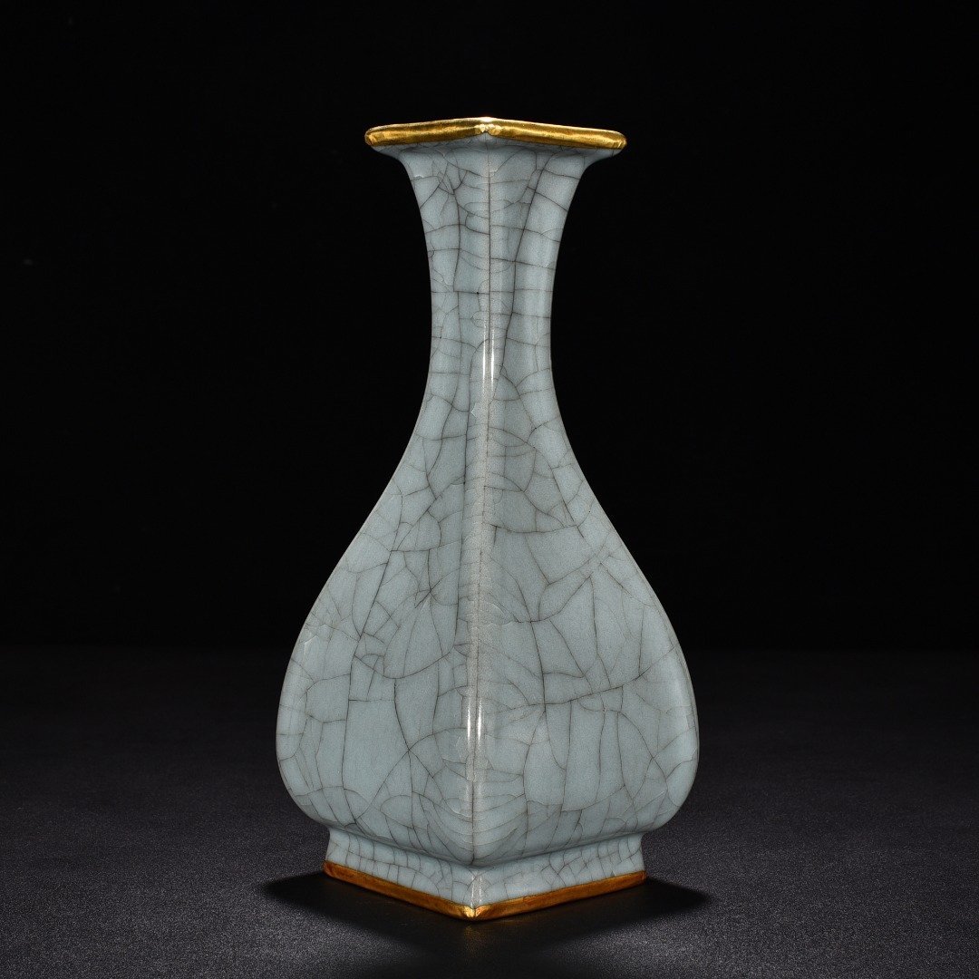 Song Dynasty official kiln celadon square jade ewer and spring vase