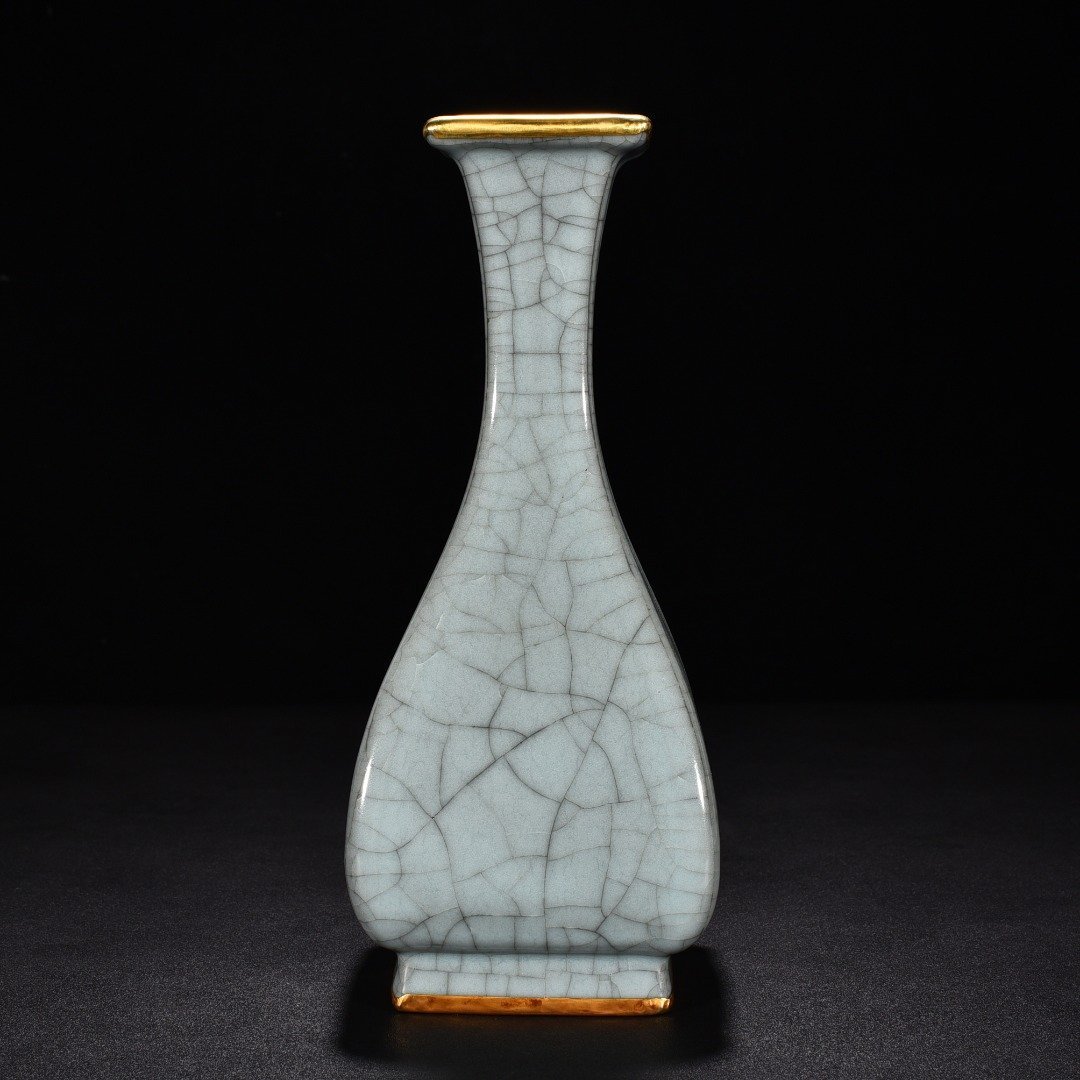 Song Dynasty official kiln celadon square jade ewer and spring vase