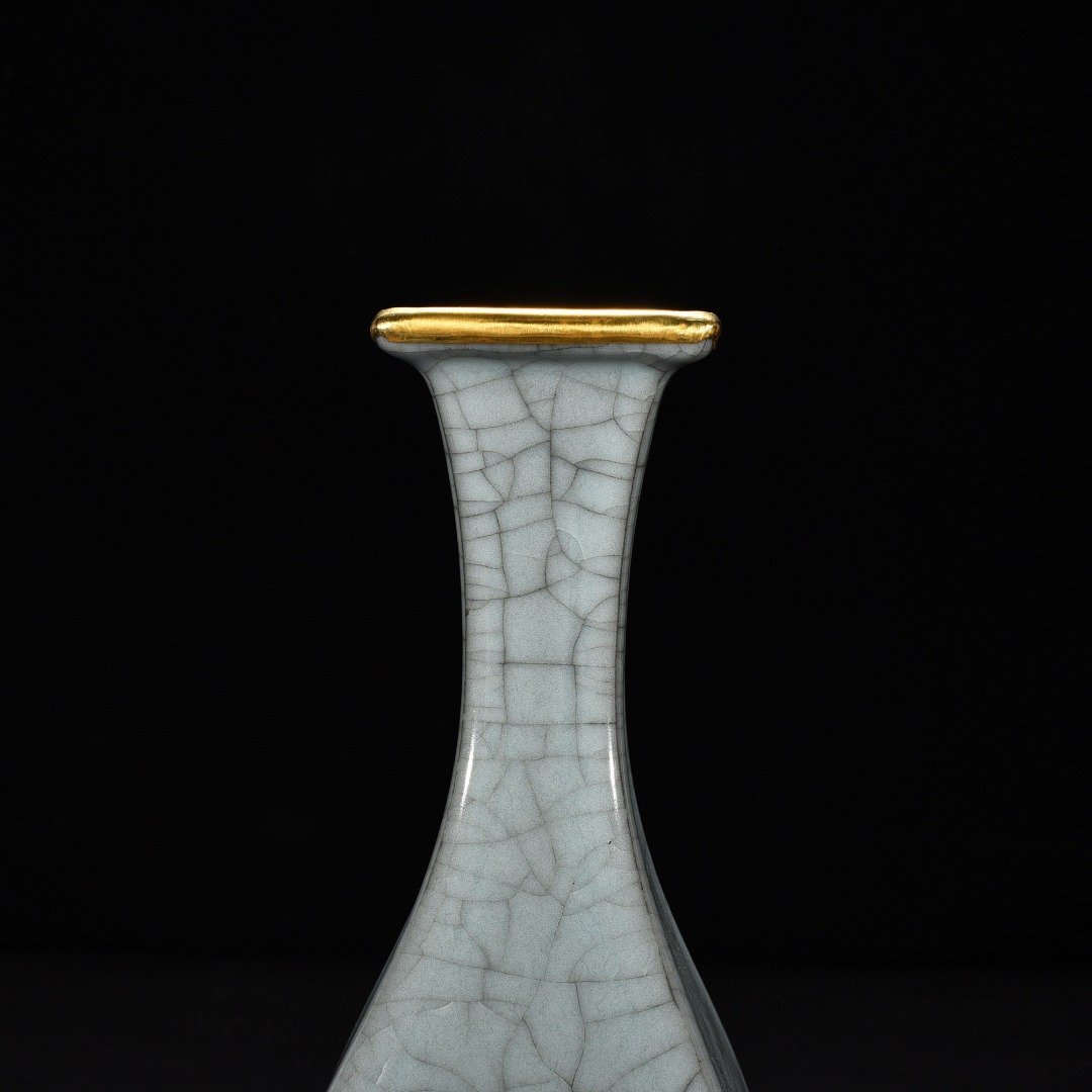 Song Dynasty official kiln celadon square jade ewer and spring vase