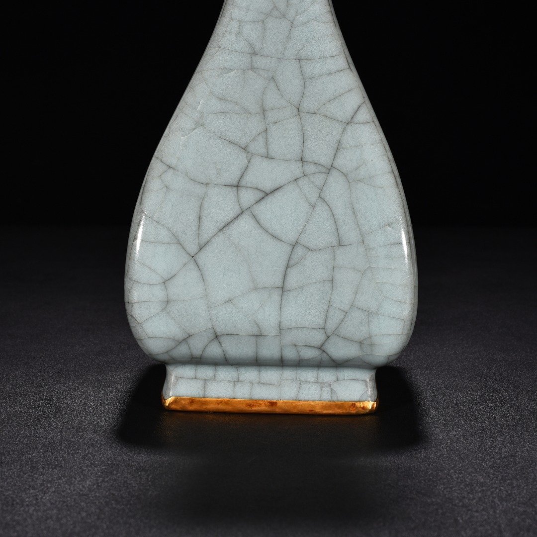 Song Dynasty official kiln celadon square jade ewer and spring vase