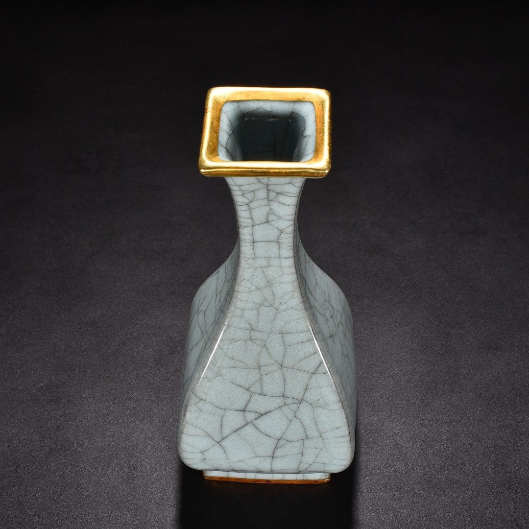 Song Dynasty official kiln celadon square jade ewer and spring vase